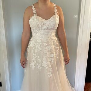 Wedding Dress- Floral- Never worn- Moonlight Tango t843